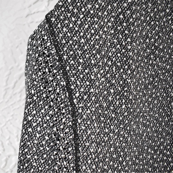 Lululemon ‘Hit It Tank’ in Frozen Fizz White Black/Black - Picture 4 of 15